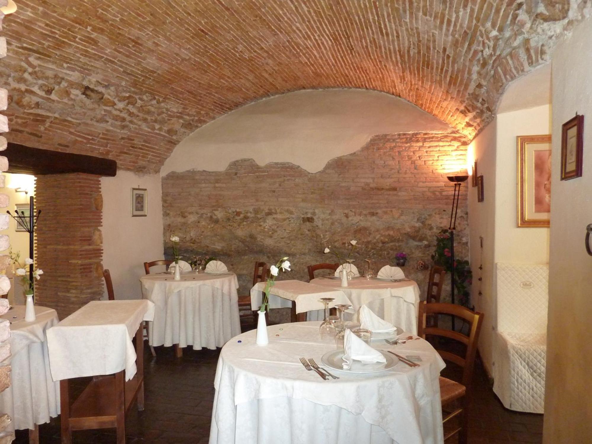 ホテル La Rocca ナルニ エクステリア 写真