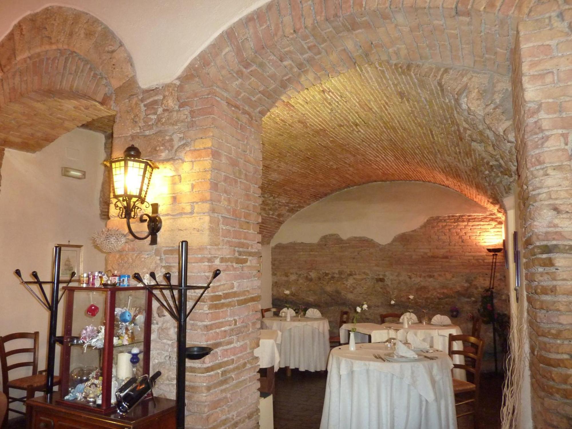 ホテル La Rocca ナルニ エクステリア 写真